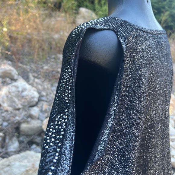 Sparkles and beads! Joseph A. NWOT black silver V-neck shirt cold shoulder sz L - Picture 7 of 11